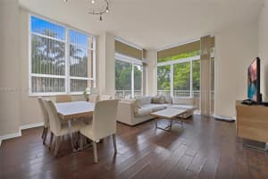 19501 W Country Club Dr 208, Aventura