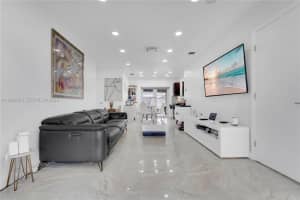 4310 Sw 7th St, Miami