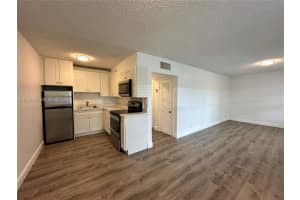 2500 Johnson St APT 17, Hollywood, FL 33020, - MLS#A11999499