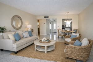 8901 Sunrise Lakes Blvd 204 Sunrise, FL 33322 - MLS#A11999553