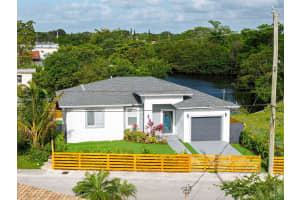 655 Nw 24 Avenue Fort Lauderdale, FL 33311 - MLS#A11999611