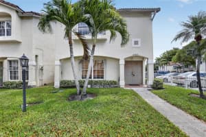 10845 Nw 8th St, Pembroke Pines
