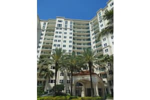 20000 E Country Club Dr 201, Aventura