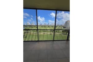 20335 W Country Club Dr 1005, Aventura