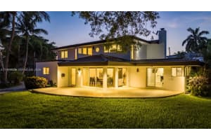911 N Northlake Dr, Hollywood