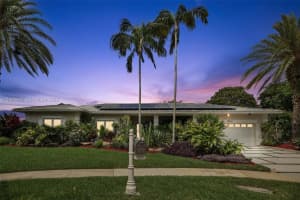 16751 Waters Edge Dr, Weston