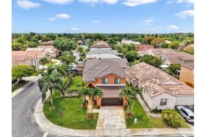 10526 SW 14th Ct, Pembroke Pines, FL 33025, - MLS#A12000013