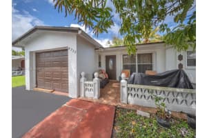 4715 Nw 43rd St, Lauderdale Lakes