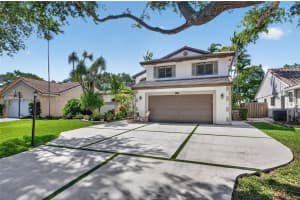 15620 Gauntlet Hall Mnr Davie, FL 33331 - MLS#A12000208