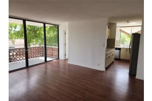 4222 Inverrary Blvd 4215, Lauderhill