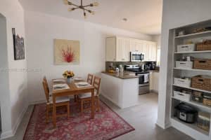 701 Meridian Ave APT 4, Miami Beach, FL 33139, - MLS#A12000354