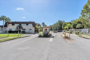 9009 Sw 138th St 20-2, Miami