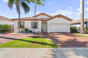 8914 Nw 168th St, Miami Lakes