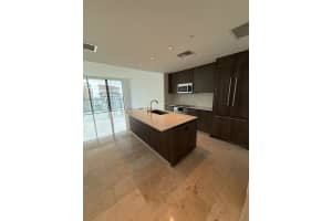 68 Se 6th St 3906, Miami