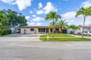 7875 Nw 174th Ter, Hialeah