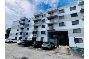 8261 Nw 8th St 235, Miami