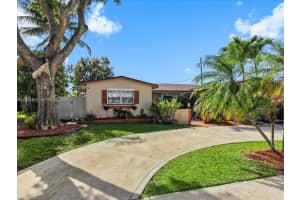 600 SW 67th Ave, Pembroke Pines, FL 33023, - MLS#A12000490