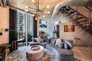 690 Sw 1st Ct Phi26, Miami
