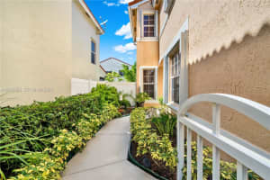 10840 Nw 46th Dr Coral Springs, FL 33076 - MLS#A12000590