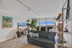 300 Bayview Dr Ph10 Sunny Isles Beach, FL 33160 - MLS#A12000643