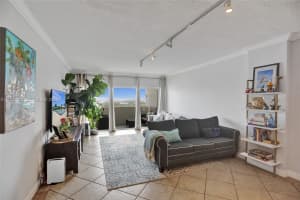 300 Bayview Dr Ph10 Sunny Isles Beach, FL 33160 - MLS#A12000643