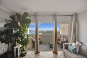 300 Bayview Dr Ph10 Sunny Isles Beach, FL 33160 - MLS#A12000643