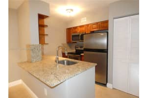 2841 N Oakland Forest Dr 207, Oakland Park