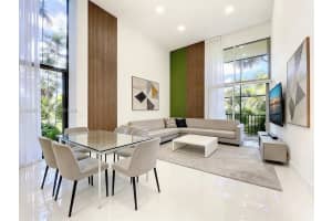 20329 W Country Club Dr Th10, Aventura