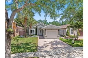 1077 Nw 170th Ave, Pembroke Pines