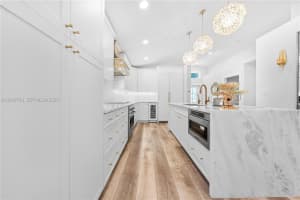 1077 Nw 170th Ave Pembroke Pines, FL 33028 - MLS#A12000759