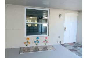 19174 Bobolink Dr, Hialeah