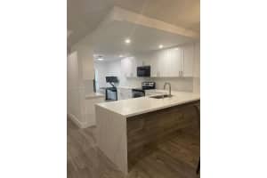 4136 Pine Ridge Ln, Weston