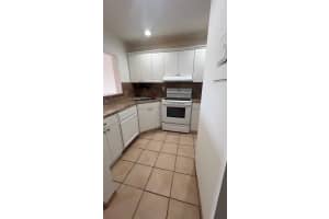 6070 W 18th Ave 323, Hialeah