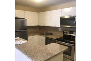 7200 Nw 179th St 302, Hialeah