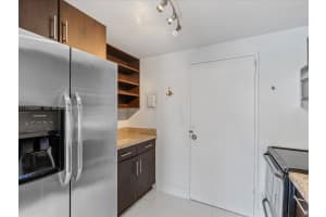 9800 W Bay Harbor Dr APT 308, Bay Harbor Islands, FL 33154, - MLS#A12000892