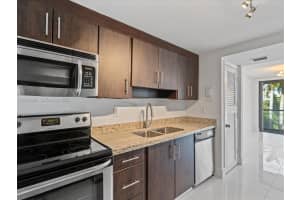 9800 W Bay Harbor Dr APT 308, Bay Harbor Islands, FL 33154, - MLS#A12000892