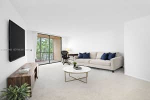 3800 N Hills Dr APT 206, Hollywood, FL 33021, - MLS#A12000942