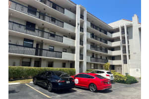 10317 Nw 9th St. Cir. 202 Miami, FL 33172 - Off Market
