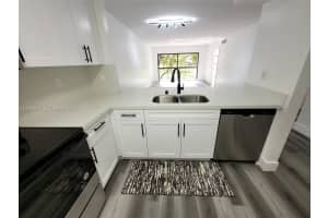 10317 Nw 9th St. Cir. 202 Miami, FL 33172 - Off Market