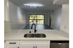 10317 Nw 9th St. Cir. 202 Miami, FL 33172 - Off Market