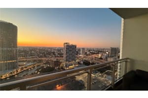 92 Sw 3rd St 3607, Miami