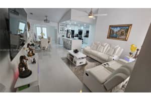 8421 NW 8th St, Pembroke Pines, FL 33024, - MLS#A12001012