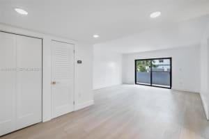 3582 NE 171 St APT 207, North Miami Beach, FL 33160, - MLS#A12001107