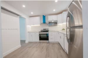 300 S Luna Ct 2 Hollywood, FL 33021 - MLS#A12001156