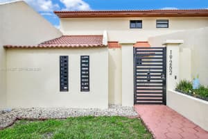 19252 Nw 65th Ct Hialeah, FL 33015 - MLS#A12001227