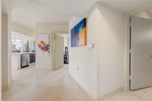 20000 E Country Club Dr 610, Aventura
