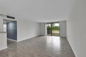 2850 Somerset Dr 105l, Lauderdale Lakes