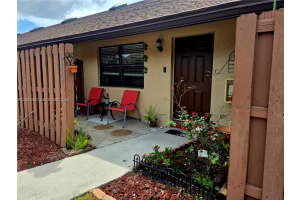 4865 Sw 64th Way, Davie