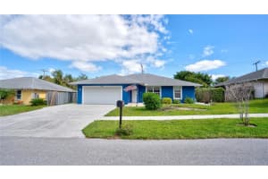 1067 Julia Heights Dr, Lantana