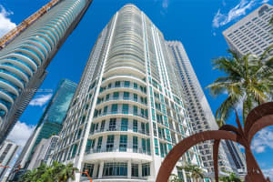 300 S Biscayne Blvd T-2416, Miami